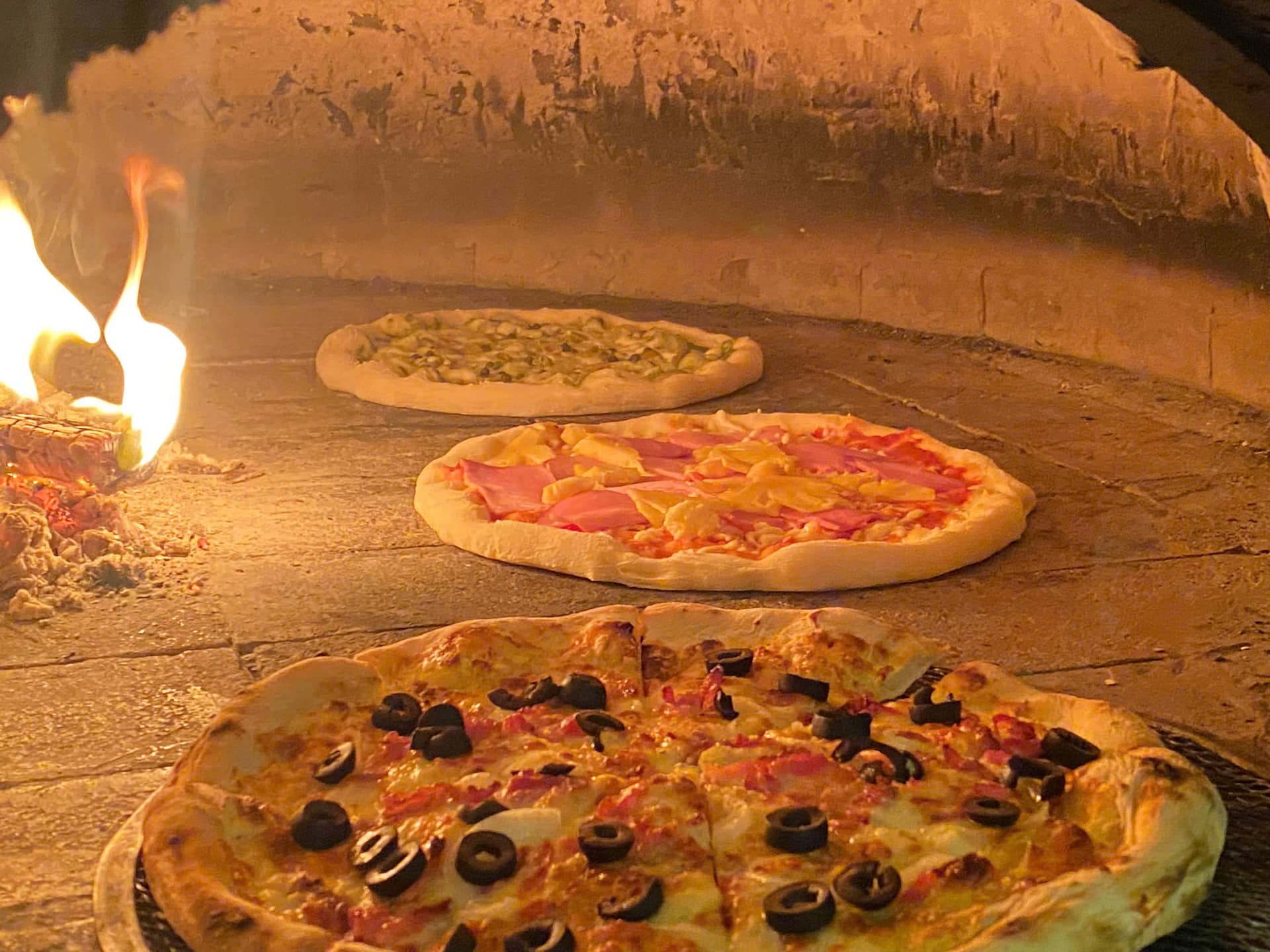 Wood-fired pizza at Hermanos